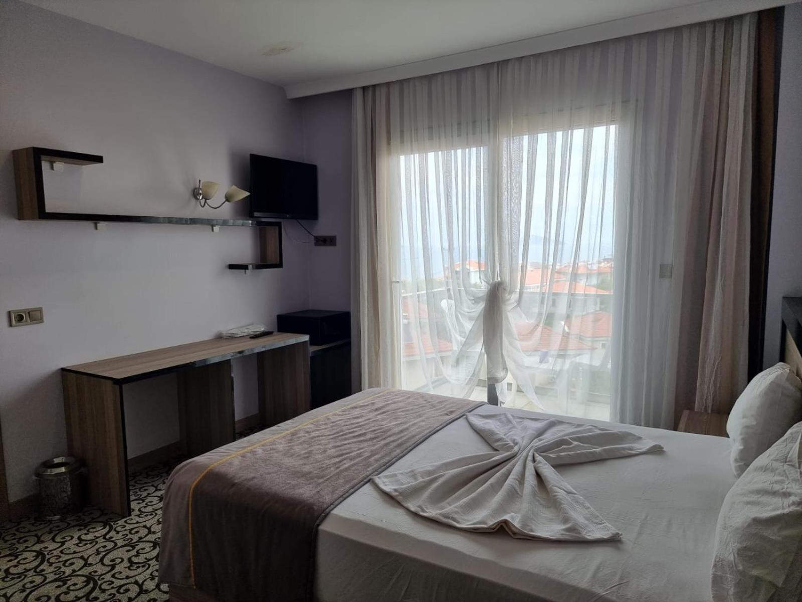 Elisa Hotel Ayvalik Exterior photo